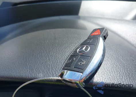 2001 Mercedes-Benz C 240 z USA, uszkodzony, nr VIN WDBRF61J21F090703